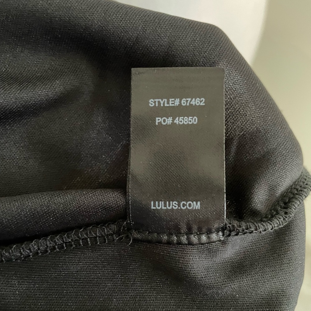 NWT LULUS Black Strapless Fit & Flare Dress – Size M
Style #67462 - Picture 13 of 13
